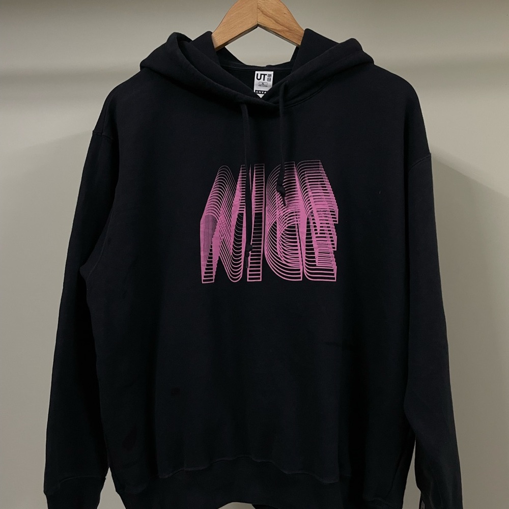 UNIQLO AUTHENTIC NICE GRAPHIC BLACK HOODIE FOR MEN’S & WOMEN’S - Picture 1 of 4